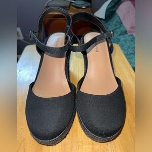 10W Black Wedge Espadrilles NWT